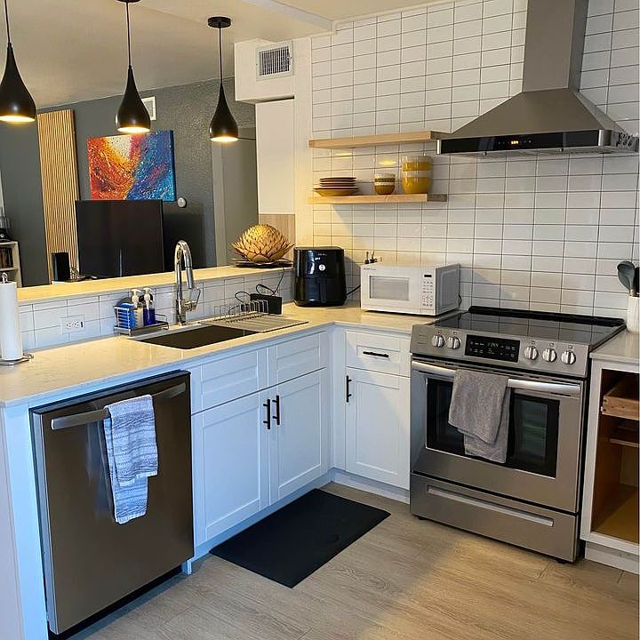 1st image of 8605 Putnam Dr APT 201