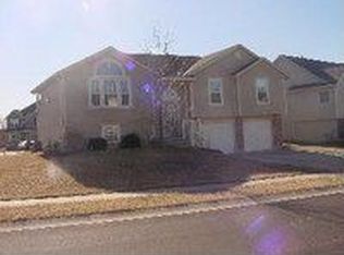 2121 SW Eyrie Rd, Lees Summit, MO 64082