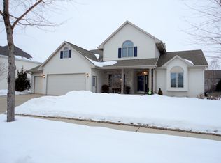 316 E Carrington Ln, Appleton, WI 54913