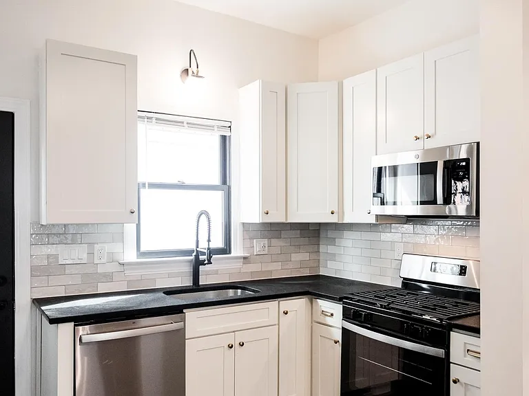 1431 Brooklyn St #1 — Photo 3