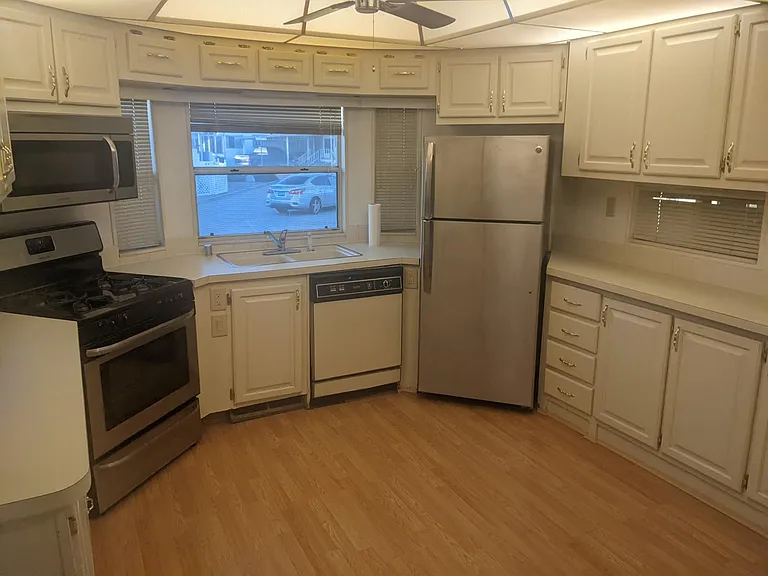 1295 S Cawston Ave #104 — Photo 9