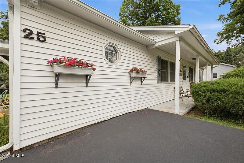 2nd image of 25 Thornberry Drive