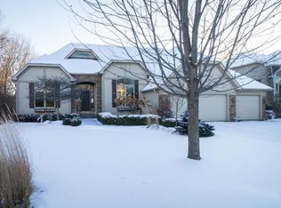 17247 Acorn Rdg, Eden Prairie, MN 55347