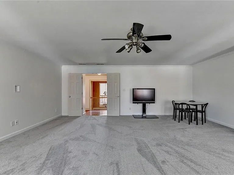 8910 Pinehurst Cv — Photo 77