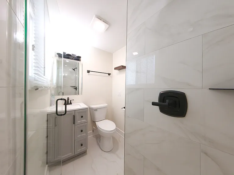 Full Bath Room 2