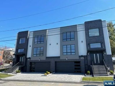 274 10th St #B, Palisades Park, NJ, 07650