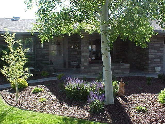 1st image of 925 E 28th Ave