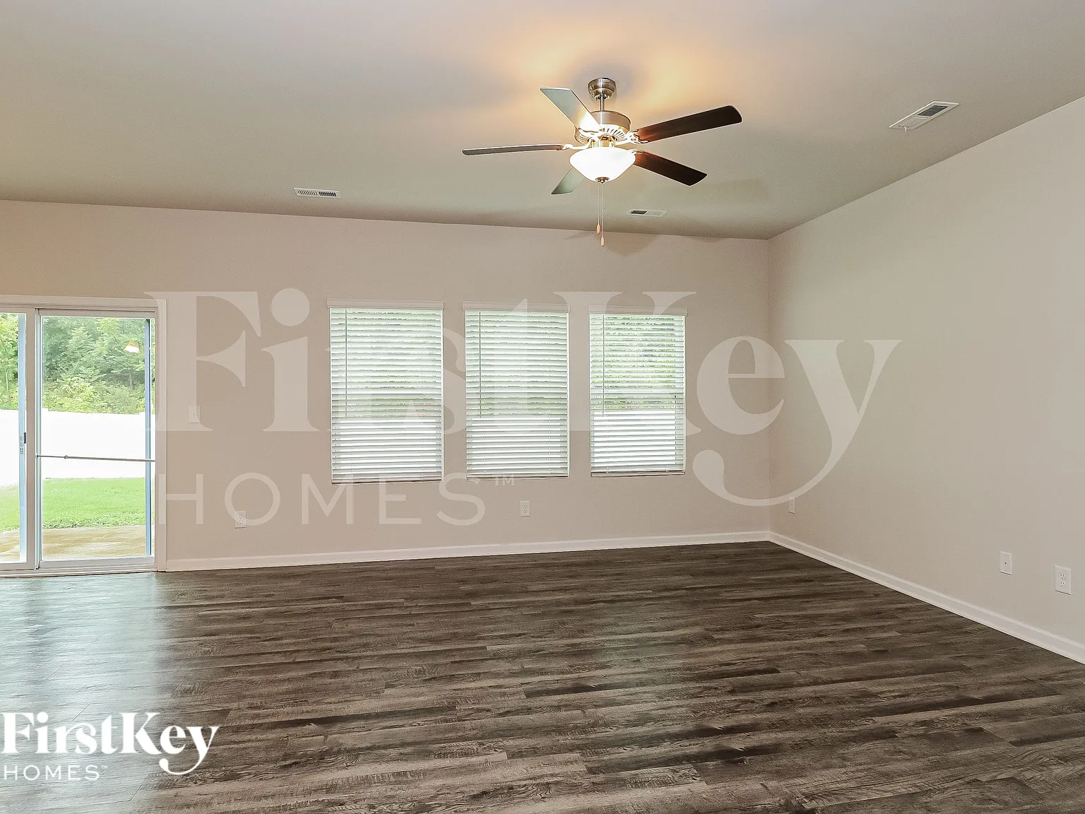 4 bed, 2.5 bath, 2106 sqft, $2,425 — Photo 3
