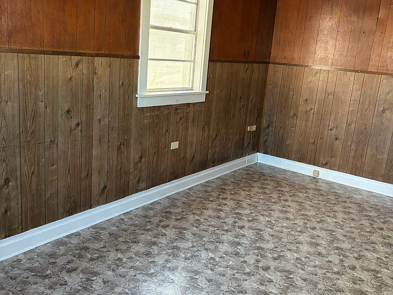 1033 General Nicholls Ave — Photo 3
