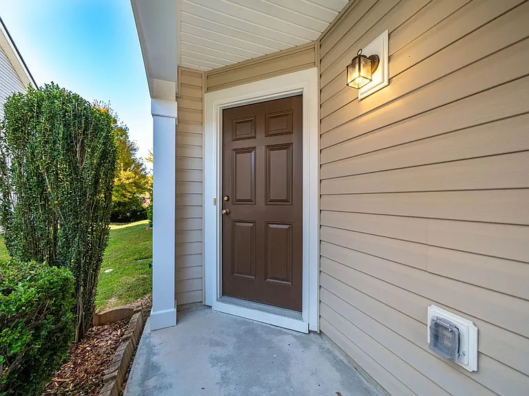 718 Delta Downs Dr — Photo 2