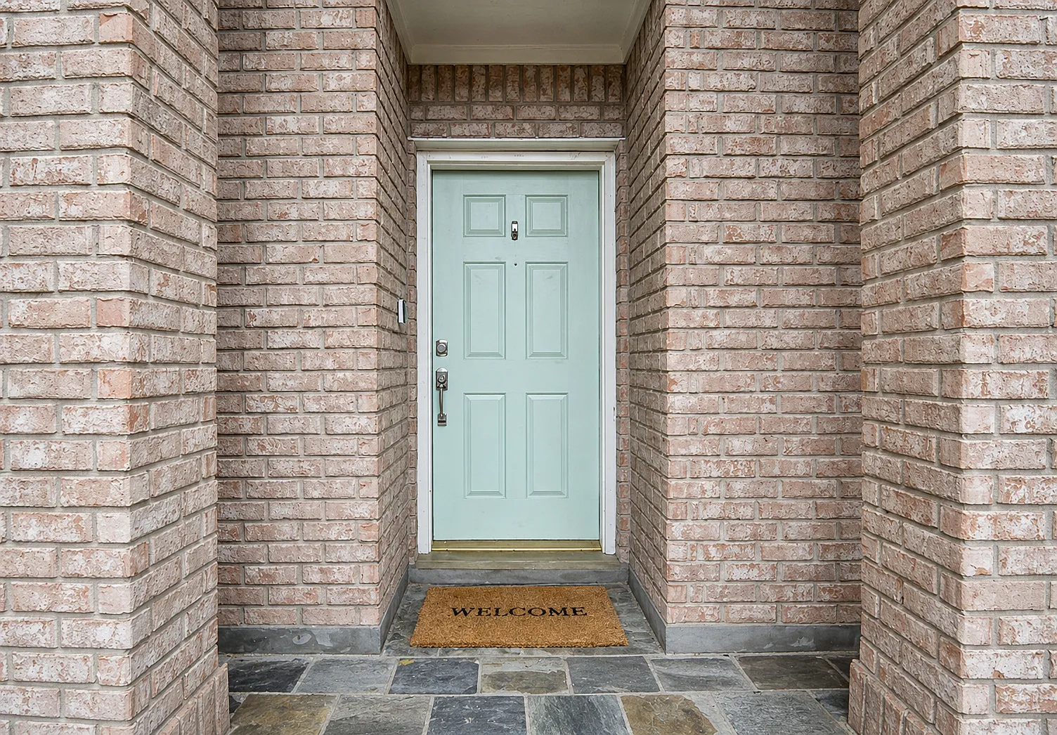 3 bed, 2.5 bath, 2454 sqft, $2,495 — Photo 2