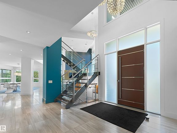 5th image of 703 Dalhousie Way NW