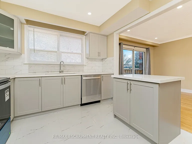 113 Poynter Dr — Photo 15