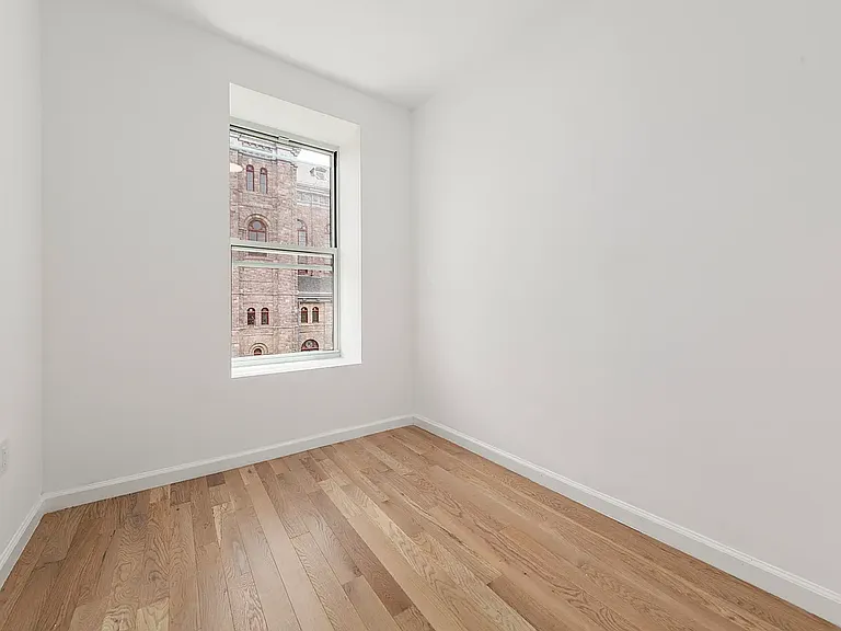 149 Hart St #1 — Photo 4