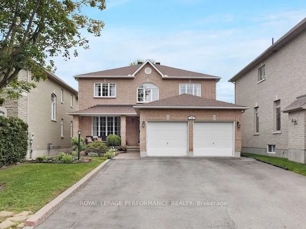 28 Monet Ct, Ottawa, ON K1T 4B6