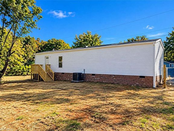 3rd image of 150 Garden Rd