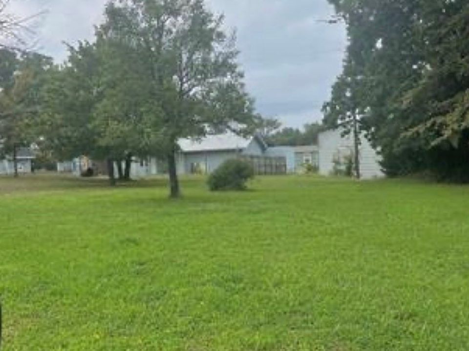 1st image of 230 E Seminole Dr