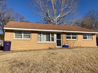 1520 Hartford Rd, Manhattan, KS 66502