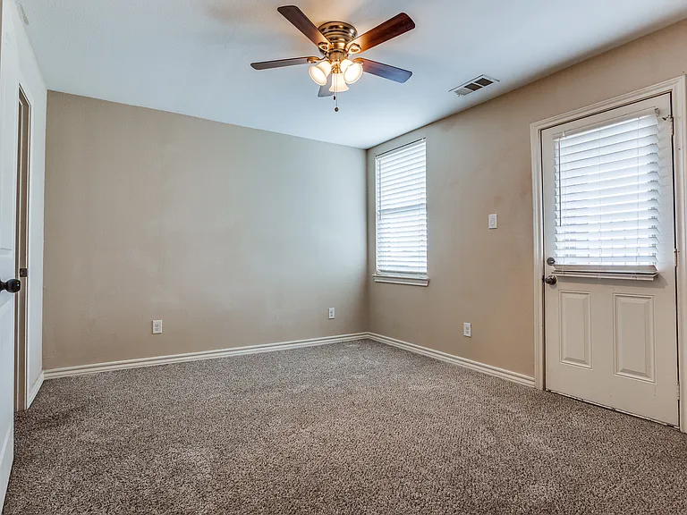 336 Austin Ave — Photo 5