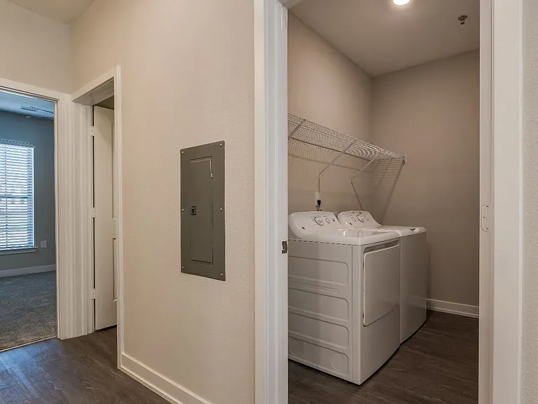 Full-Size Washer & Dryer (Luxury Floor Plan)