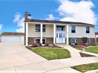 832 Wabash St, Carol Stream, IL 60188