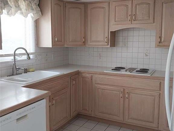2nd image of 19 Chandler St