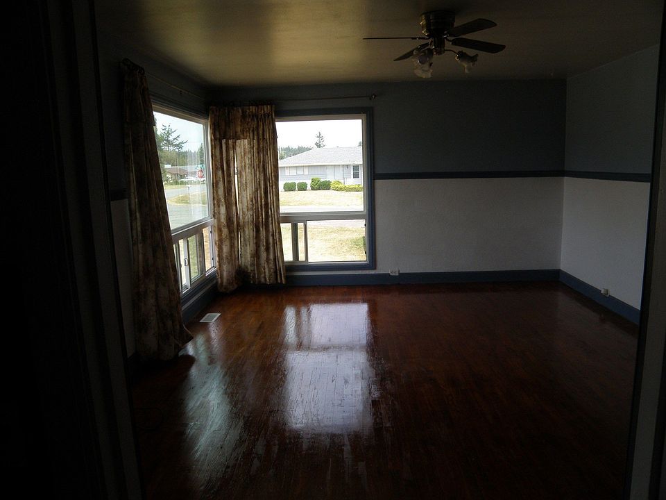 2nd image of 280 NE Harvest Dr