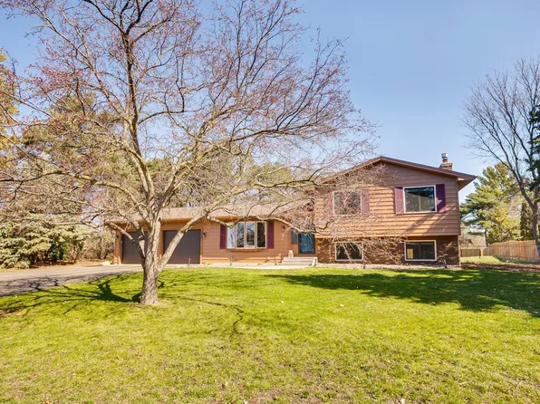 919 Valley Oaks Rd, Vadnais Heights, MN 55127
