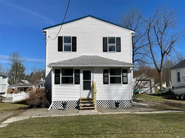 227 Westland Rd, Vestal, NY 13850