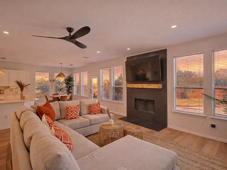5615 Teal Ct — Photo 2