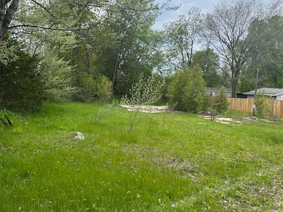 3rd image of 418 Locust St