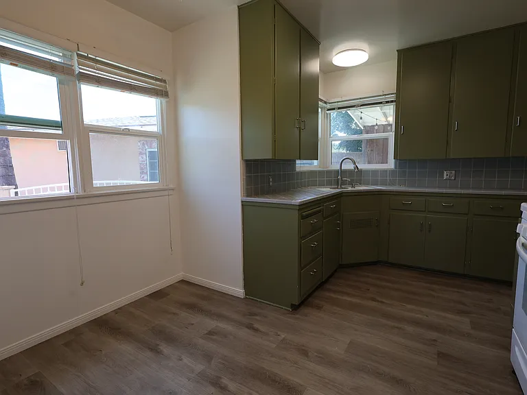 831 N Currier St — Photo 5