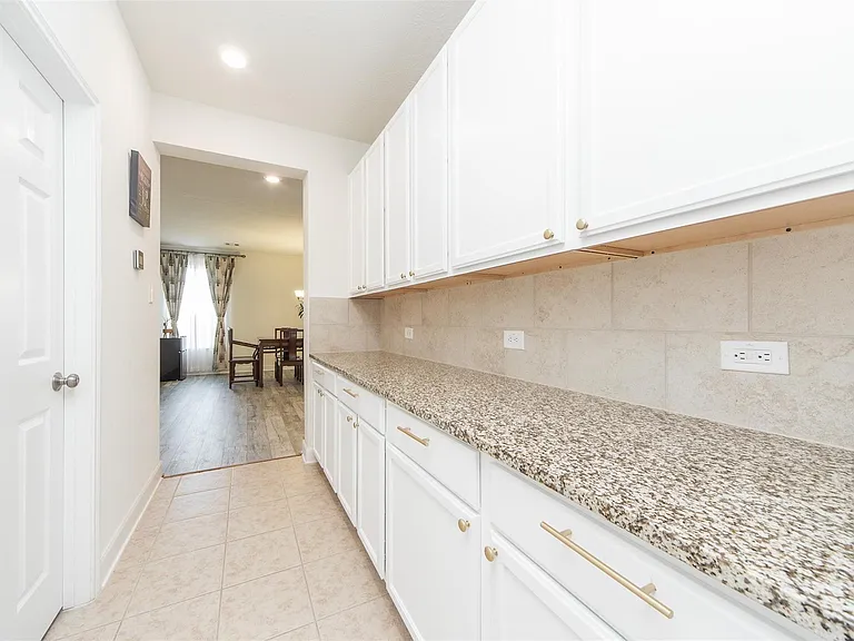 15406 Easton Gate Ln — Photo 12