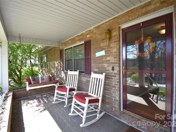 37 Hillside Dr E, Etowah, NC 28729