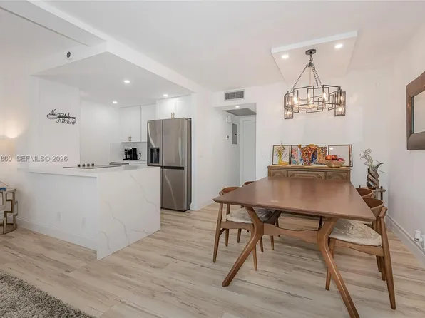 300 SW 134th Way APT 212E, Pembroke Pines, FL 33027