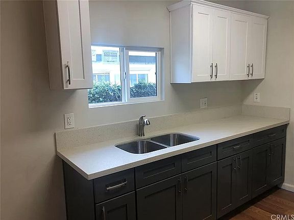 3rd image of 1732 W 59th Pl