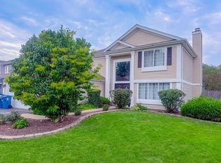 1301 Big Oak Trl, Aurora, IL 60506