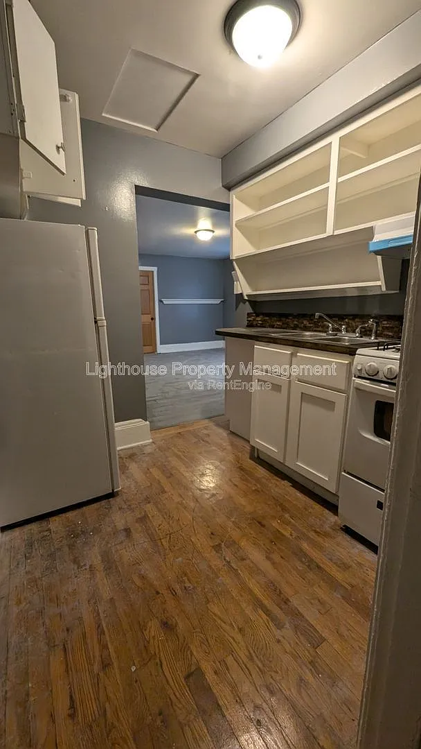 Building Photo - 809 W Cedar St #4