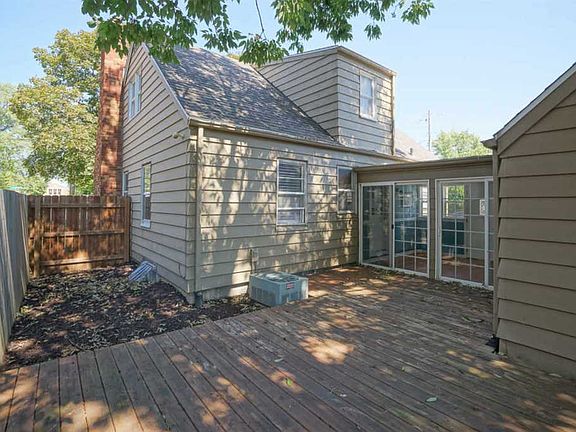 2nd image of 916 W Forrest Hill Ave
