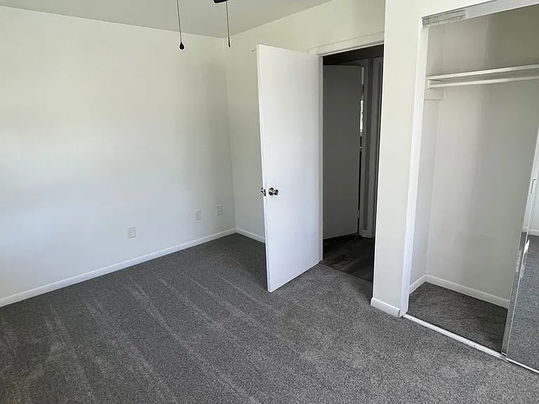 2-Bedroom Remodeled Unit across from Lake Erie — Photo 23
