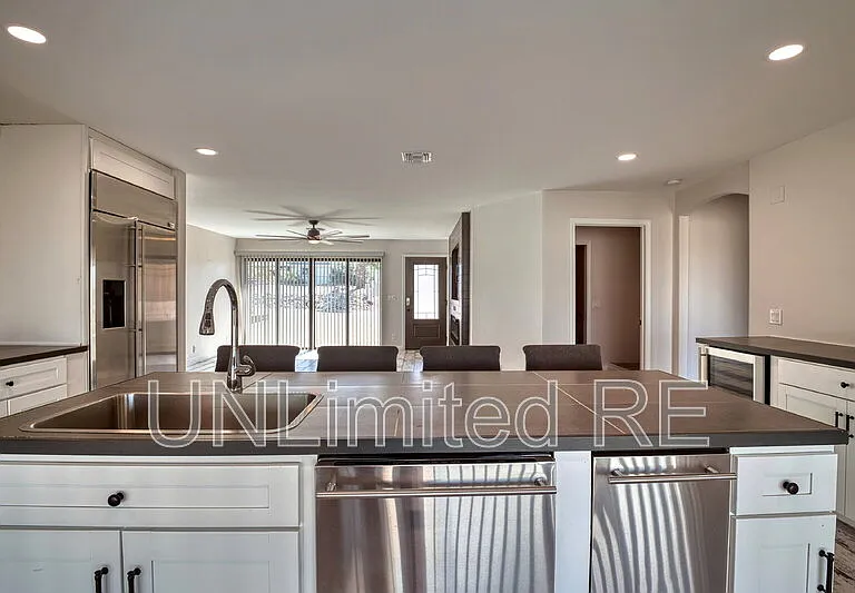 1435 Beefeater Dr — Photo 7