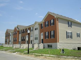 825 Lewisburg Ln, Aurora, IL 60504