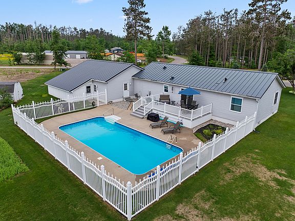 3rd image of 111 Pinecrest Dr