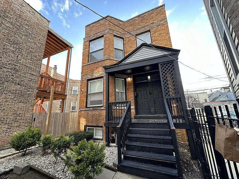2630 N Fairfield Ave #2R — Photo 1