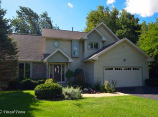 2251 Oakwood Dr, Crystal Lake, IL 60014