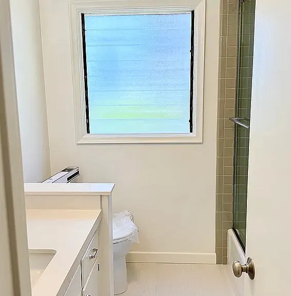 8222 De Longpre Ave #6 — Photo 10