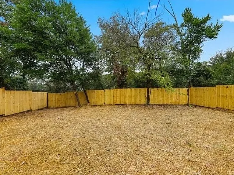 375 Lincoln St SW — Photo 2