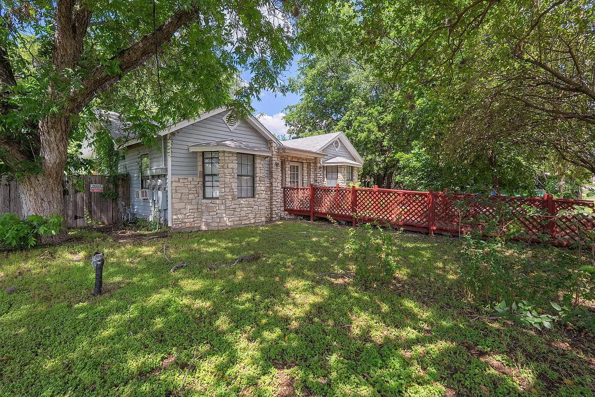 Building Photo - 4616 E Cesar Chavez St