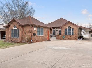 570 N Maple Rd, Ann Arbor, MI 48103