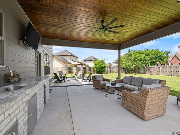 2nd image of 18642 Lake Harbor Ln